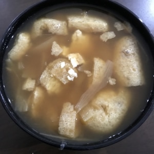 さっと汁物！油揚げと豆腐のお味噌汁